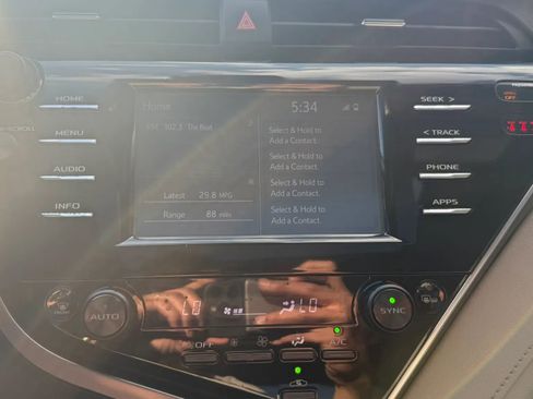 Used 2018 Toyota Camry XSE image 16