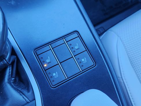 Used 2024 Lexus UX 250h AWD w/ Premium Package image 31