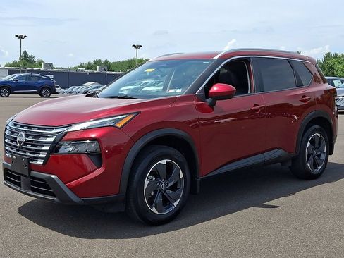 Certified 2025 Nissan Rogue SV w/ SV Premium Package AWD/4WD image 3