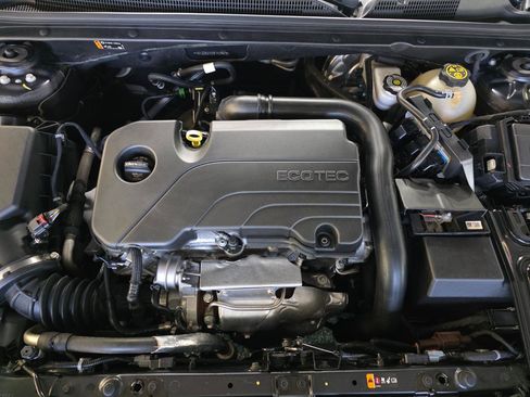 Used 2022 Chevrolet Malibu LT FWD image 34
