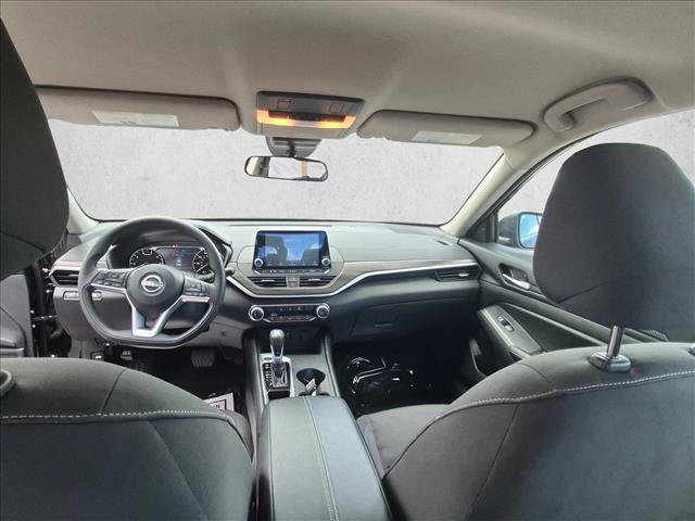 Used 2025 Nissan Altima 2.5 SV FWD image 17