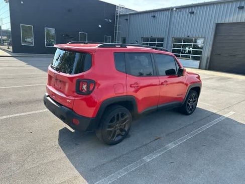 Certified 2022 Jeep Renegade Latitude AWD/4WD image 12