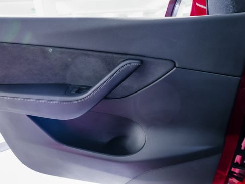 Used 2021 Tesla Model Y Long Range image 22