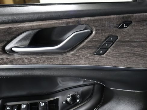 Used 2022 Jeep Grand Cherokee Overland w/ Luxury Tech Group IV image 44