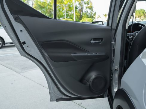 Used 2022 Nissan Kicks SV image 32