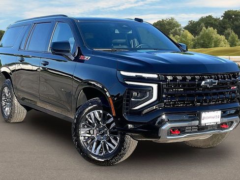 Used 2025 Chevrolet Suburban Z71 AWD/4WD image 2