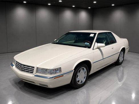 Used 2002 Cadillac Eldorado ESC w/ Preffered Equipment Group FWD image 1