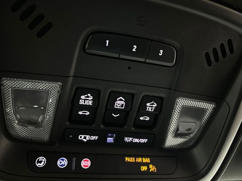 Used 2022 Chevrolet Traverse Premier w/ Redline Edition image 26