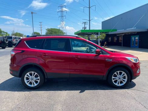 Used 2018 Ford Escape SE w/ Ford Safe & Smart Package AWD/4WD image 4