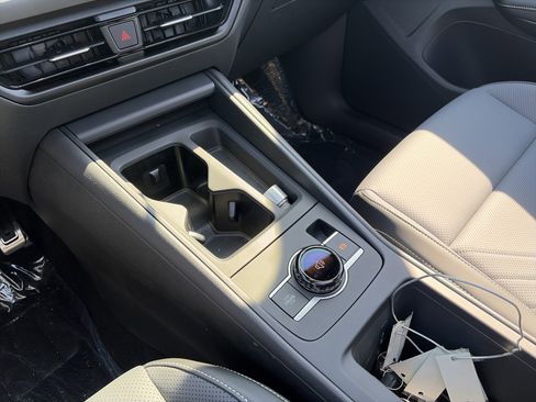 New 2026 Volkswagen Tiguan SE R-Line AWD/4WD image 34
