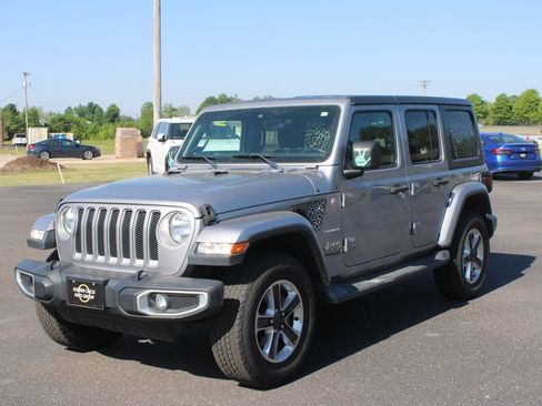 Used 2020 Jeep Wrangler Unlimited Sahara AWD/4WD image 4