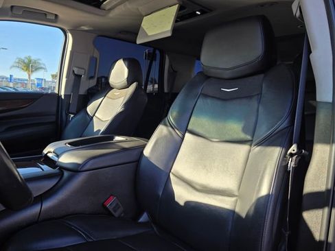 Used 2019 Cadillac Escalade Premium Luxury image 18