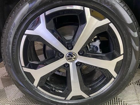 New 2026 Volkswagen Tiguan SE image 9