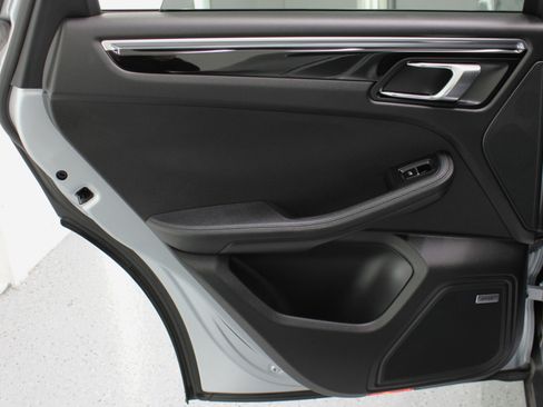 Used 2017 Porsche Macan S image 41