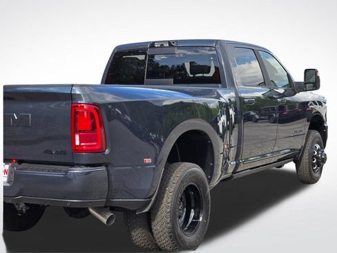 New 2026 RAM 3500 Laramie AWD/4WD image 40