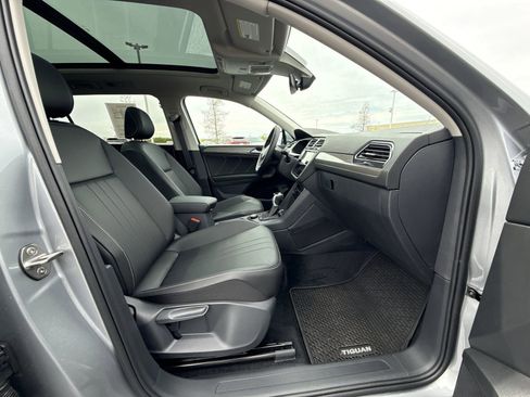 Used 2024 Volkswagen Tiguan SE w/ Panoramic Sunroof Package AWD/4WD image 25