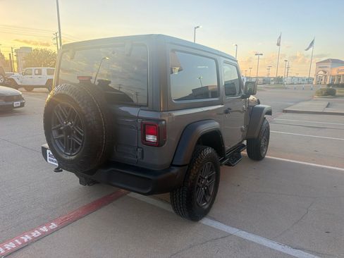 Used 2021 Jeep Wrangler Sport AWD/4WD image 5