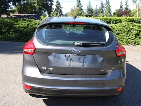Used 2018 Ford Focus SE w/ Cold Weather Package FWD image 11