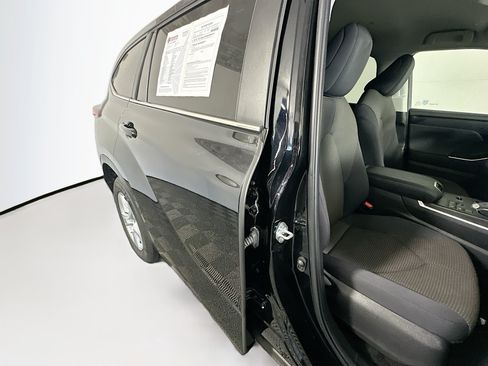 Used 2023 Toyota Highlander L FWD image 28