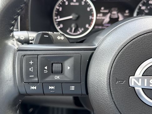 Used 2025 Nissan Pathfinder SV FWD image 21