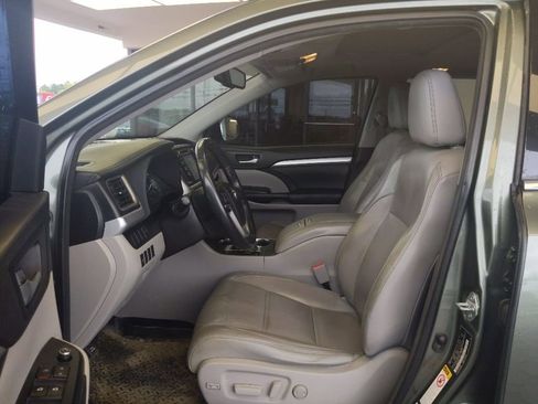 Used 2015 Toyota Highlander XLE AWD/4WD image 13