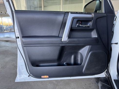 Used 2022 Toyota 4Runner SR5 Premium image 7