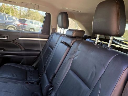 Used 2016 Toyota Highlander XLE image 28
