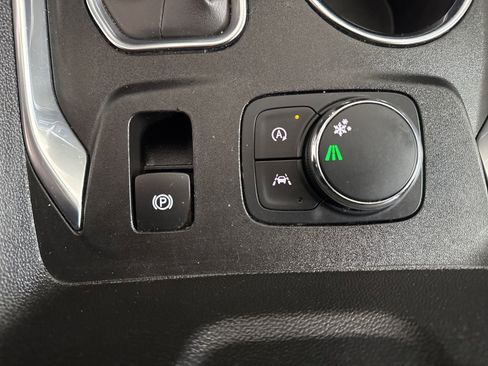 Used 2023 Chevrolet Traverse LT image 31