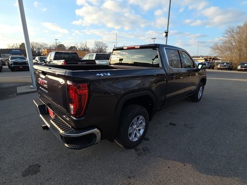 New 2026 GMC Sierra 1500 SLE image 9