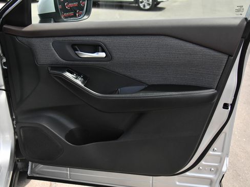 Used 2022 Nissan Rogue SV AWD/4WD image 41