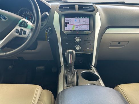 Used 2014 Ford Explorer XLT w/ Equipment Group 202A FWD image 12
