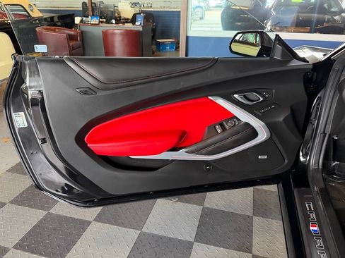 Used 2018 Chevrolet Camaro SS RWD image 16