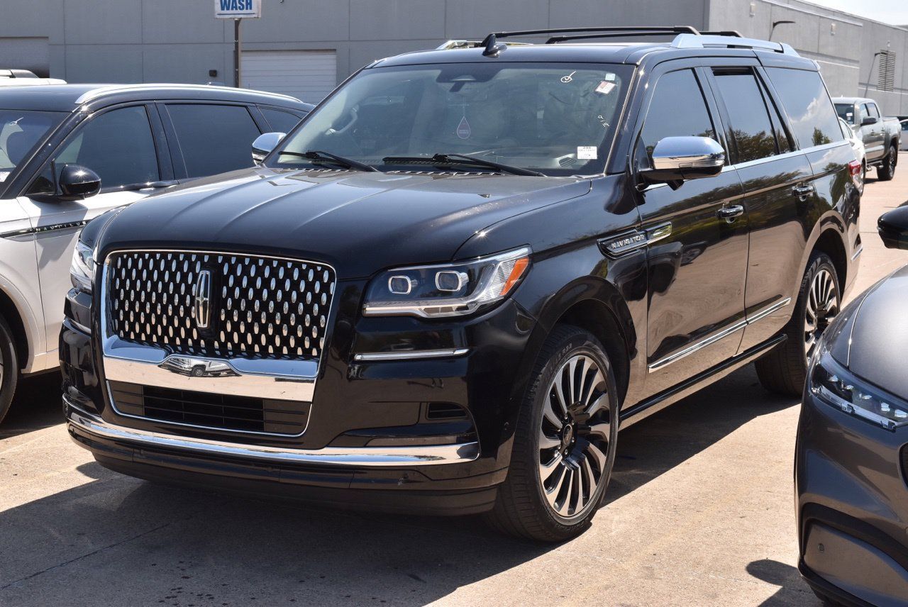 Used 2022 Lincoln Navigator Black Label AWD/4WD image 2