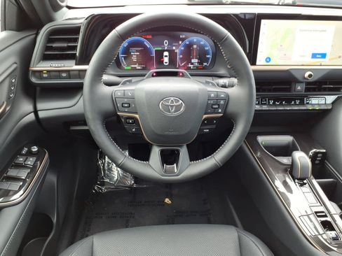 Used 2024 Toyota Crown Platinum AWD/4WD image 12