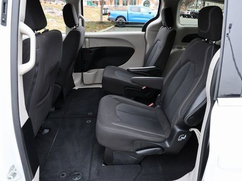 Used 2024 Chrysler Voyager LX image 15
