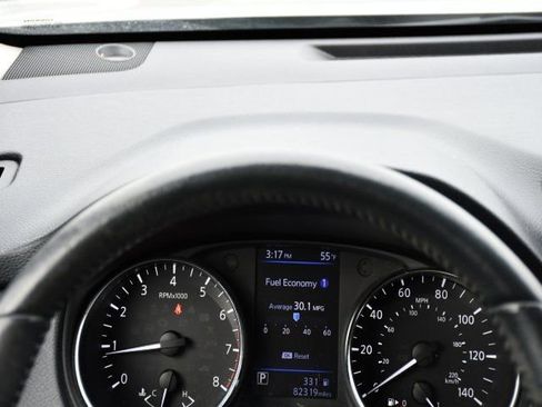 Used 2018 Nissan Rogue SV w/ Premium Package image 21