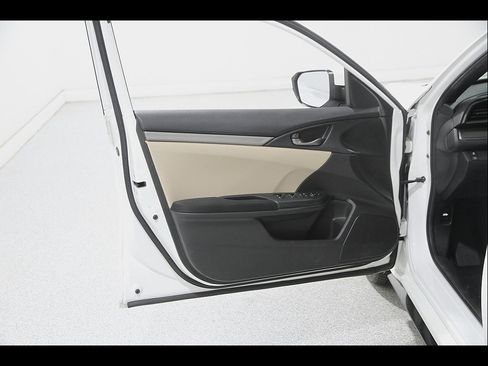 Used 2017 Honda Civic Sport image 4