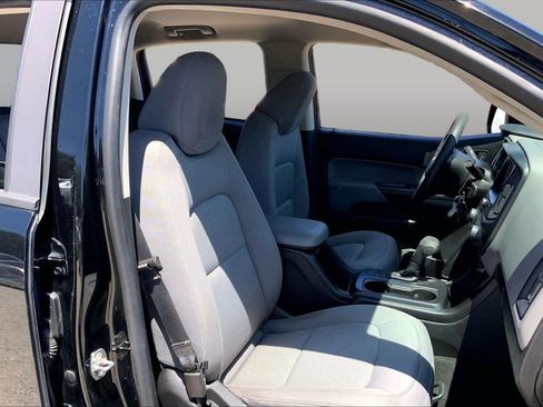 Used 2018 Chevrolet Colorado W/T w/ WT Convenience Package RWD image 8