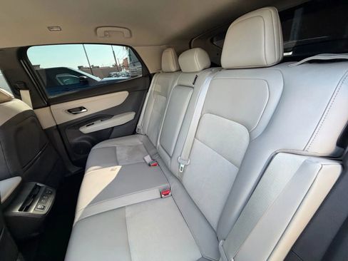 Used 2025 Nissan Ariya AWD image 29