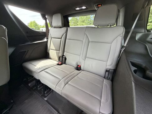 Used 2024 GMC Yukon SLT w/ SLT Luxury Package RWD image 16