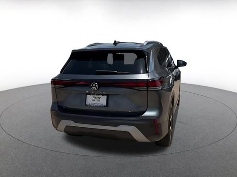 Used 2026 Volkswagen Tiguan SE AWD/4WD image 11