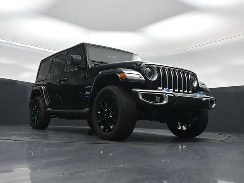 Used 2023 Jeep Wrangler Unlimited Sahara AWD/4WD image 39