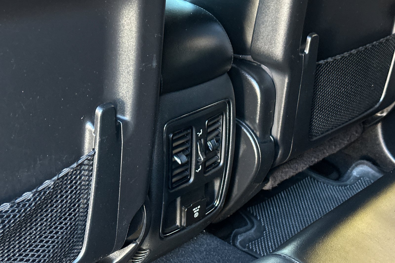 Used 2020 Jeep Grand Cherokee Altitude AWD/4WD image 16
