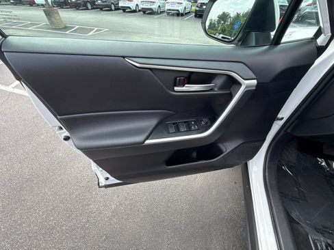 Used 2025 Toyota RAV4 XLE FWD image 11