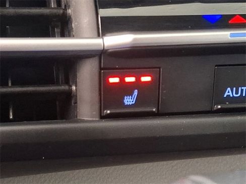 Used 2024 Toyota Sienna XLE image 24