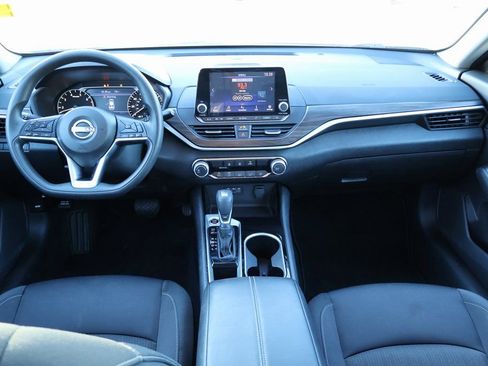 Used 2024 Nissan Altima 2.5 SV image 6