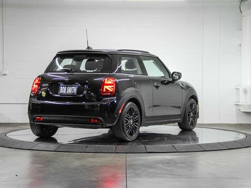 Certified 2024 MINI Cooper SE image 6