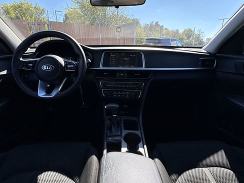 Used 2020 Kia Optima LX image 9