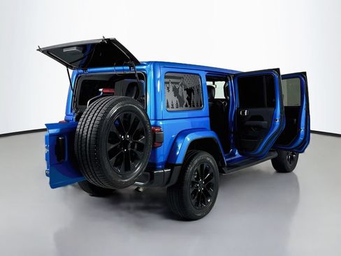 Used 2022 Jeep Wrangler Unlimited Sahara AWD/4WD image 25