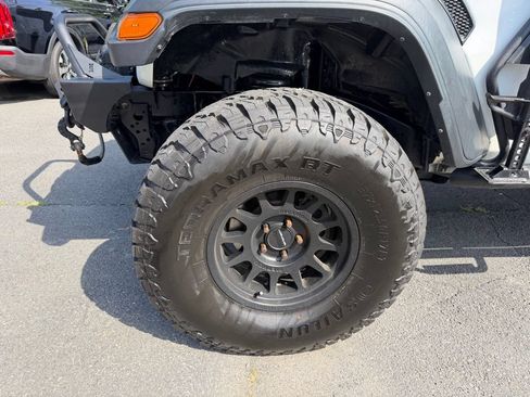 Used 2021 Jeep Gladiator Sport AWD/4WD image 11